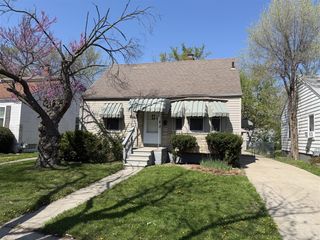 19421 Elkhart Street, Harper Woods, MI 48225