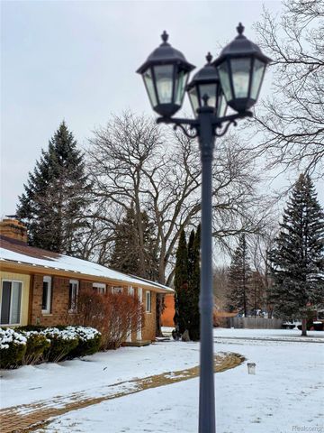 1134 Cayuga Drive, Grand Blanc Charter Township, MI 48439