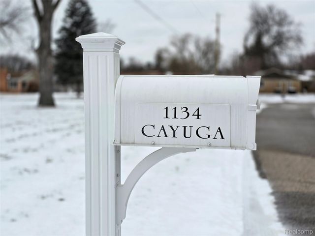 1134 Cayuga Drive, Grand Blanc Charter Township, MI 48439