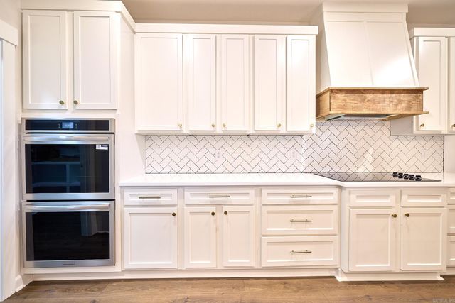 10565 W Miller Sardis Road, Bauxite, AR 72011