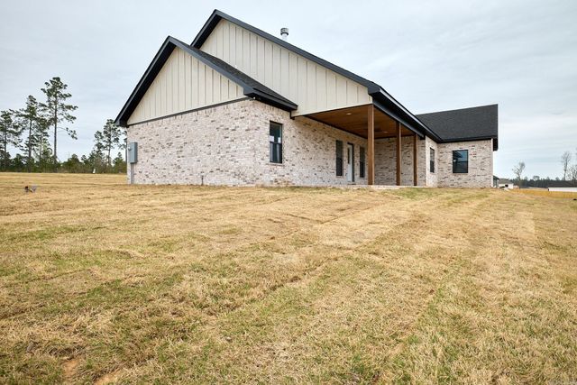 10565 W Miller Sardis Road, Bauxite, AR 72011