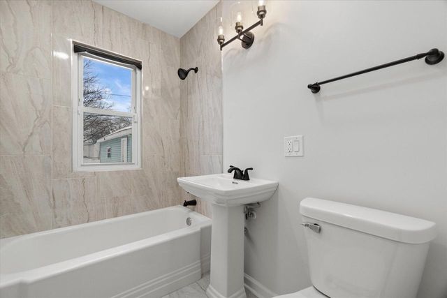 5320 N 60th STREET, Milwaukee, WI 53218