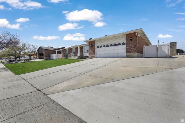 5884 S JONQUIL DR, Taylorsville, UT 84129