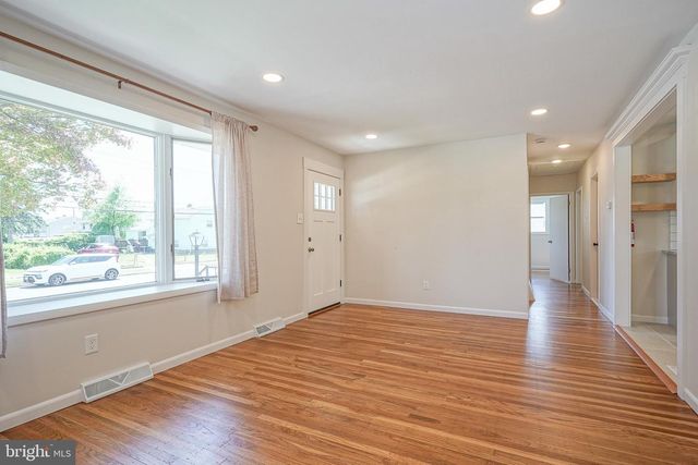 282 MC CLELLAND AVE, Bellmawr, NJ 08031