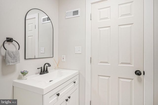 282 MC CLELLAND AVE, Bellmawr, NJ 08031