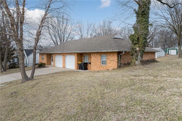 105 W Price Street, Savannah, MO 64485