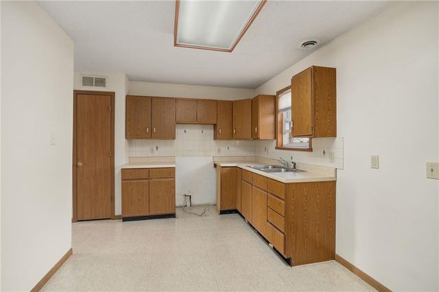 105 W Price Street, Savannah, MO 64485