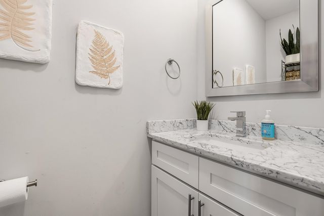88 Silver St Apt 3, Dover, NH 03820