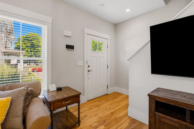 88 Silver St Apt 3, Dover, NH 03820