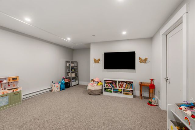 88 Silver St Apt 3, Dover, NH 03820