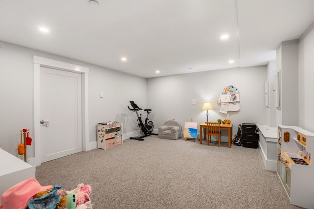 88 Silver St Apt 3, Dover, NH 03820