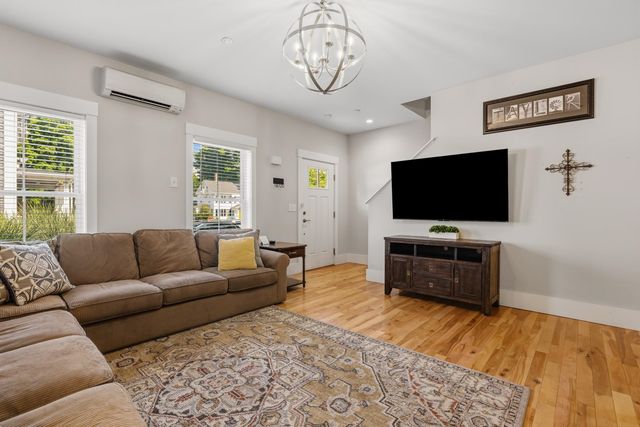 88 Silver St Apt 3, Dover, NH 03820