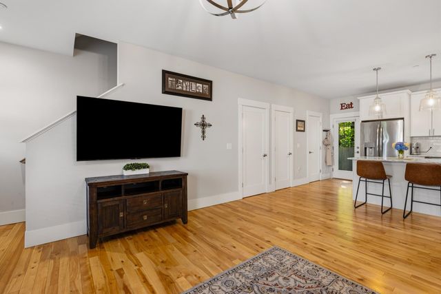 88 Silver St Apt 3, Dover, NH 03820