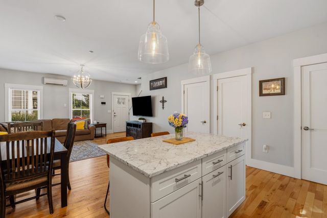 88 Silver St Apt 3, Dover, NH 03820