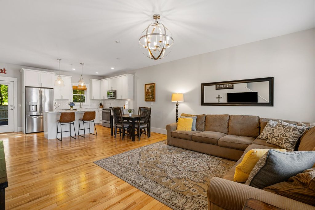 88 Silver St Apt 3, Dover, NH 03820