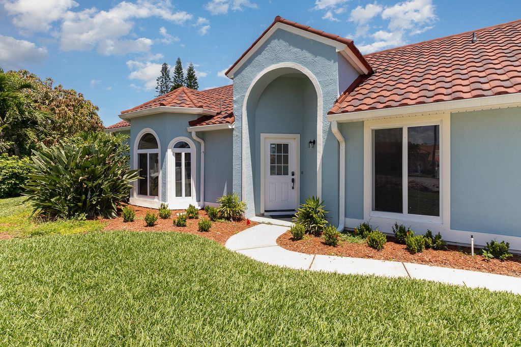 180 Waters Edge Lane, Indialantic, FL 32903