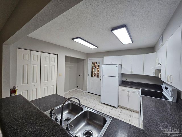 6832 Hunt St, Milton, FL 32570