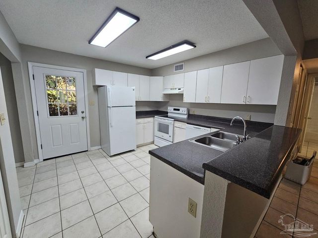 6832 Hunt St, Milton, FL 32570