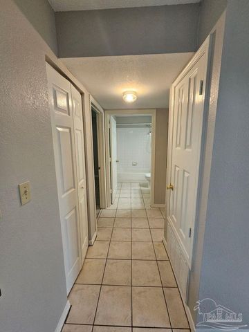 6832 Hunt St, Milton, FL 32570