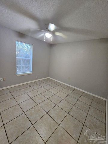 6832 Hunt St, Milton, FL 32570