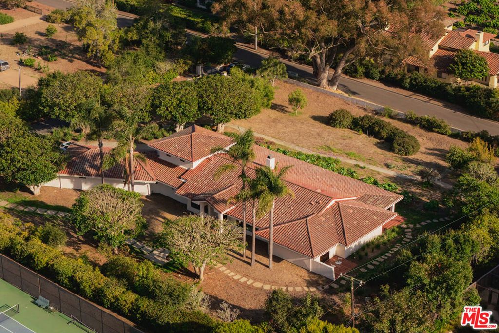 Image 10 of property listing at 3236 Braemar Drive, Santa Barbara, CA 93109
