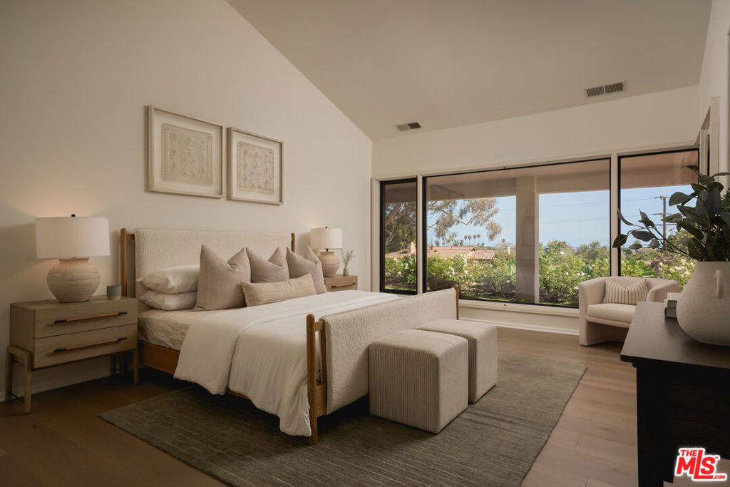 Image 11 of property listing at 3236 Braemar Drive, Santa Barbara, CA 93109