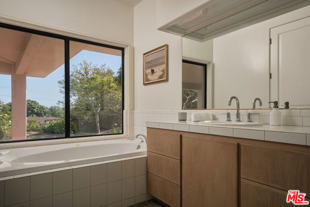 Image 14 of property listing at 3236 Braemar Drive, Santa Barbara, CA 93109