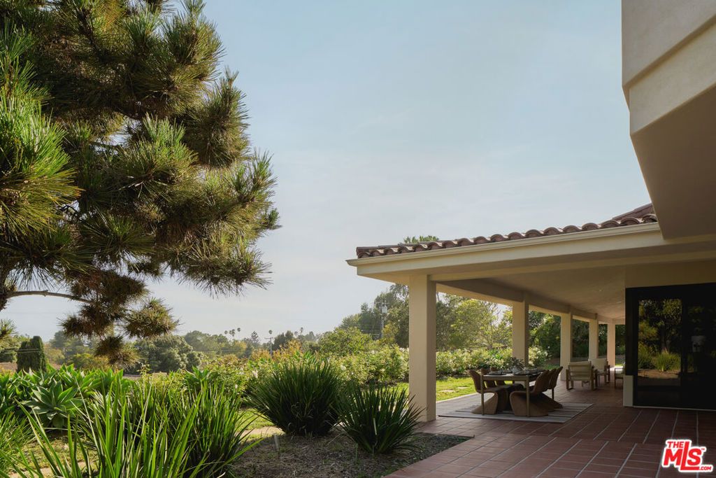 Image 18 of property listing at 3236 Braemar Drive, Santa Barbara, CA 93109