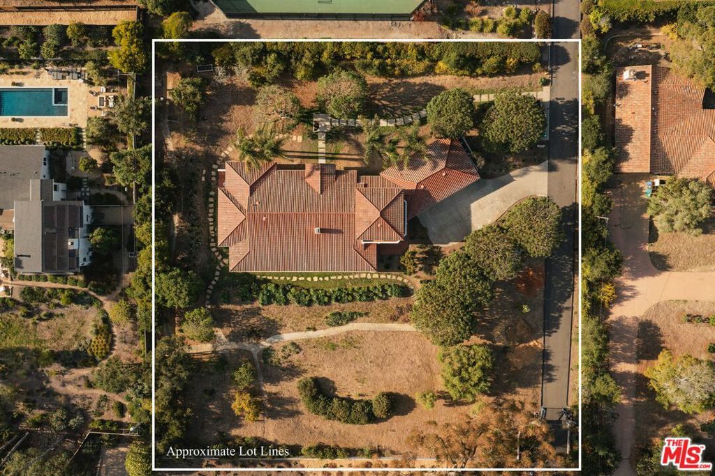 Image 2 of property listing at 3236 Braemar Drive, Santa Barbara, CA 93109