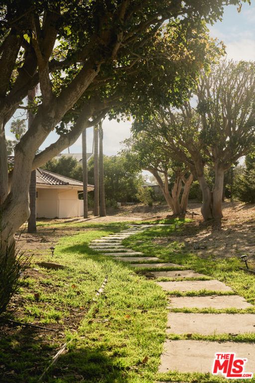 Image 28 of property listing at 3236 Braemar Drive, Santa Barbara, CA 93109