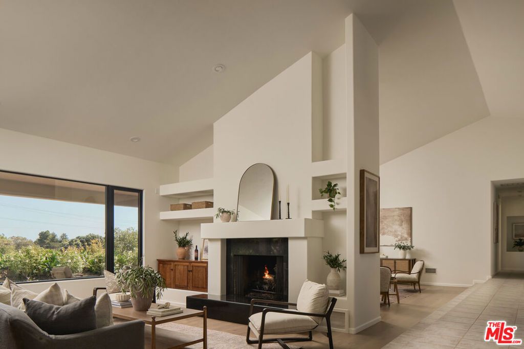 Image 3 of property listing at 3236 Braemar Drive, Santa Barbara, CA 93109
