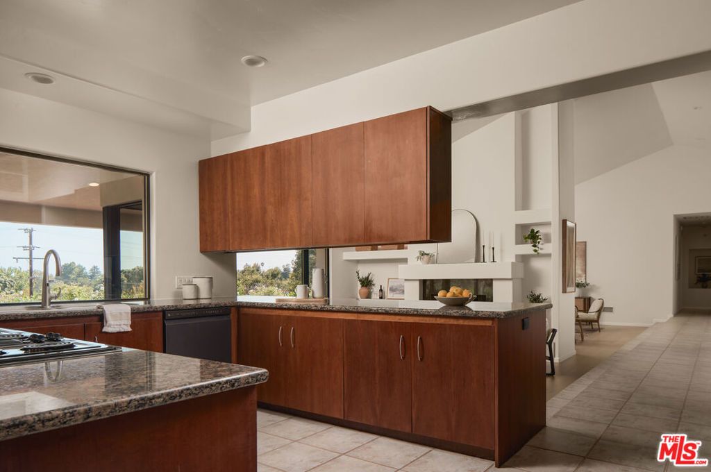 Image 5 of property listing at 3236 Braemar Drive, Santa Barbara, CA 93109