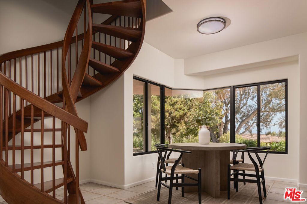 Image 7 of property listing at 3236 Braemar Drive, Santa Barbara, CA 93109