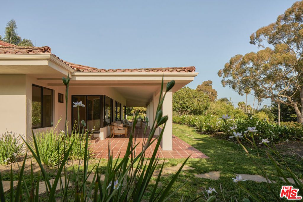 Image 9 of property listing at 3236 Braemar Drive, Santa Barbara, CA 93109