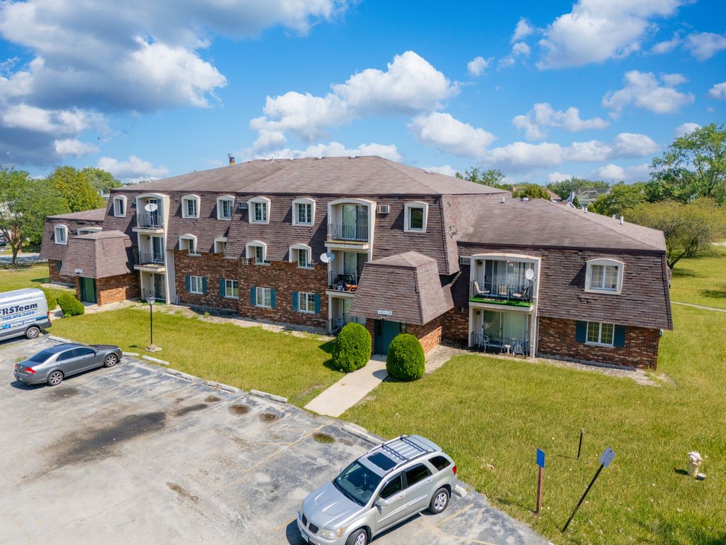 17963 Huntleigh Court 103, Country Club Hills, IL 60478
