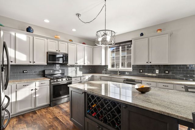 1474 Deer Pointe Drive, South Elgin, IL 60177