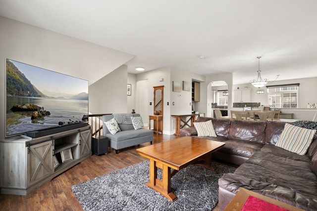 1474 Deer Pointe Drive, South Elgin, IL 60177