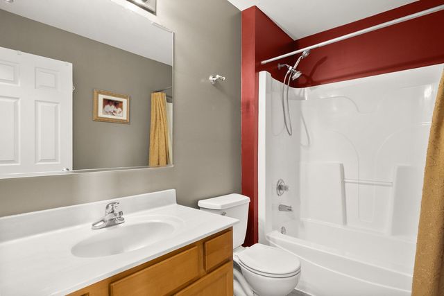 1474 Deer Pointe Drive, South Elgin, IL 60177