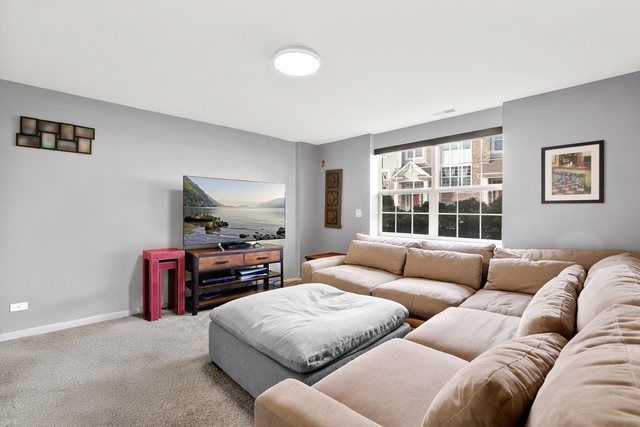 1474 Deer Pointe Drive, South Elgin, IL 60177