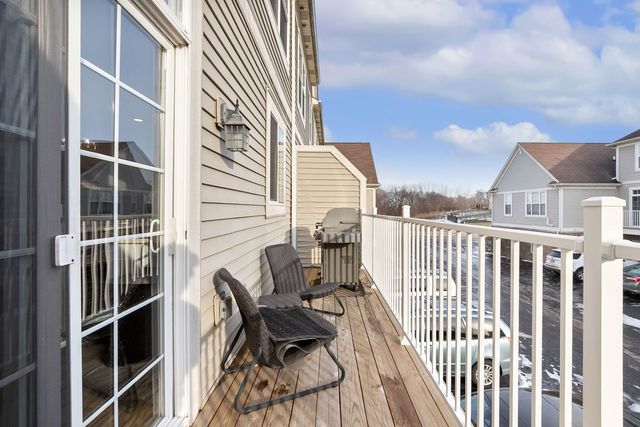 1474 Deer Pointe Drive, South Elgin, IL 60177