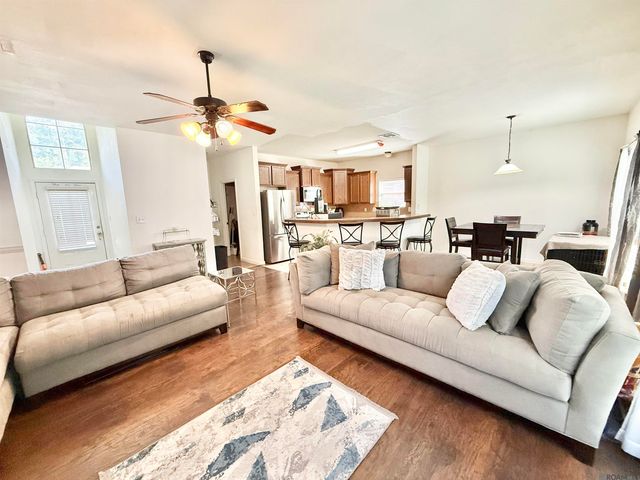 25960 Bronzewood St, Denham Springs, LA 70726