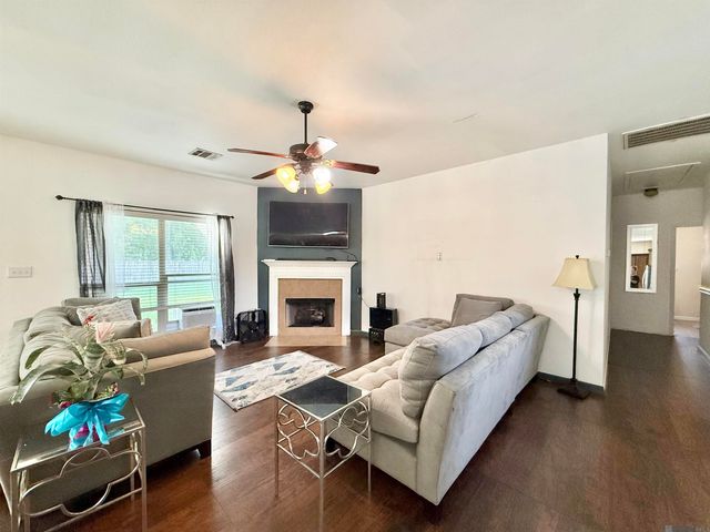 25960 Bronzewood St, Denham Springs, LA 70726