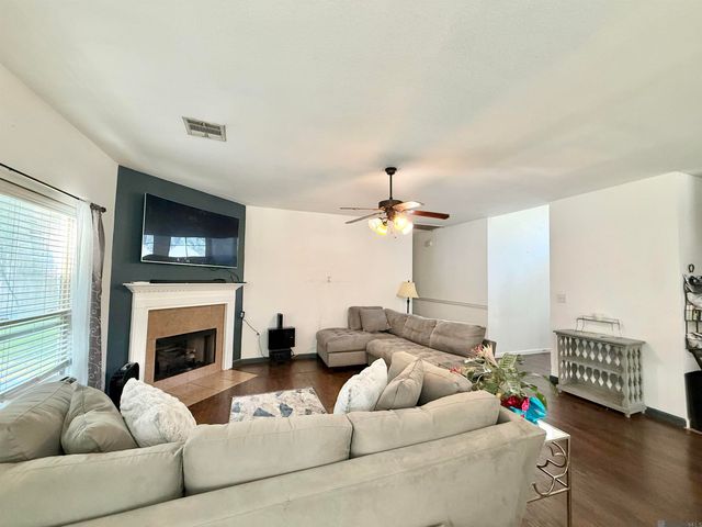 25960 Bronzewood St, Denham Springs, LA 70726