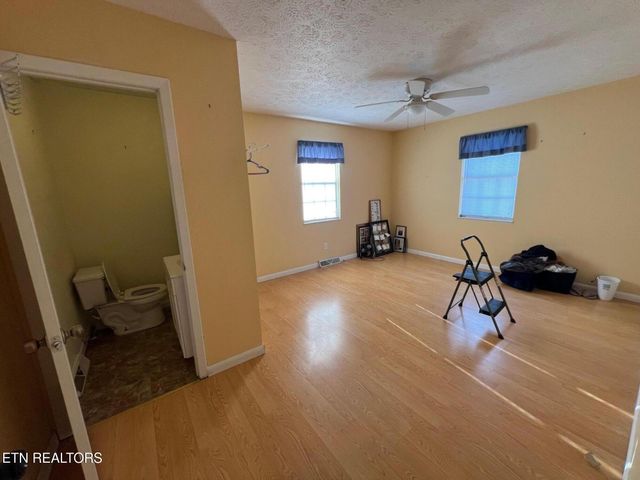 128 chapman crest Drive, Lafollette, TN 37766