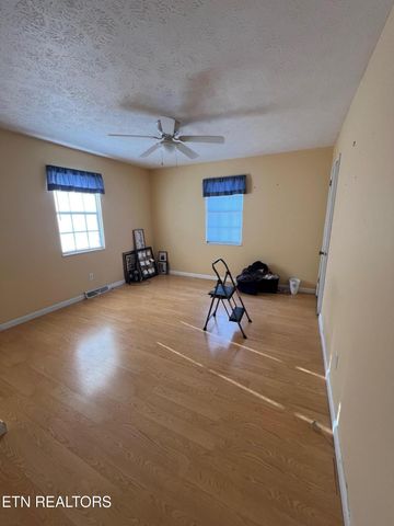 128 Chapman Crest Drive, Lafollette, TN 37766