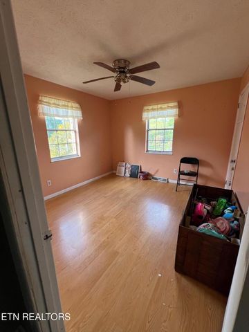 128 Chapman Crest Drive, Lafollette, TN 37766