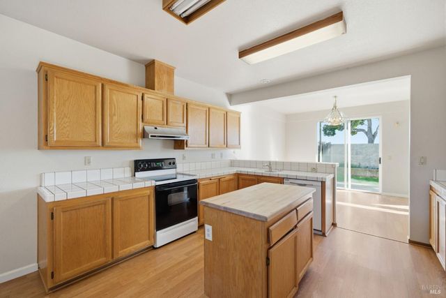 372 Stamper Cir, Suisun City, CA 94585