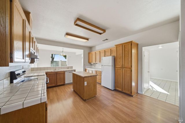 372 Stamper Cir, Suisun City, CA 94585