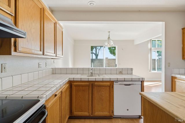 372 Stamper Cir, Suisun City, CA 94585