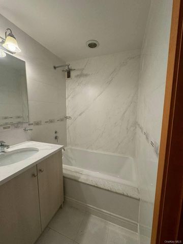 13338 Sanford Avenue 11E, Flushing, NY 11355
